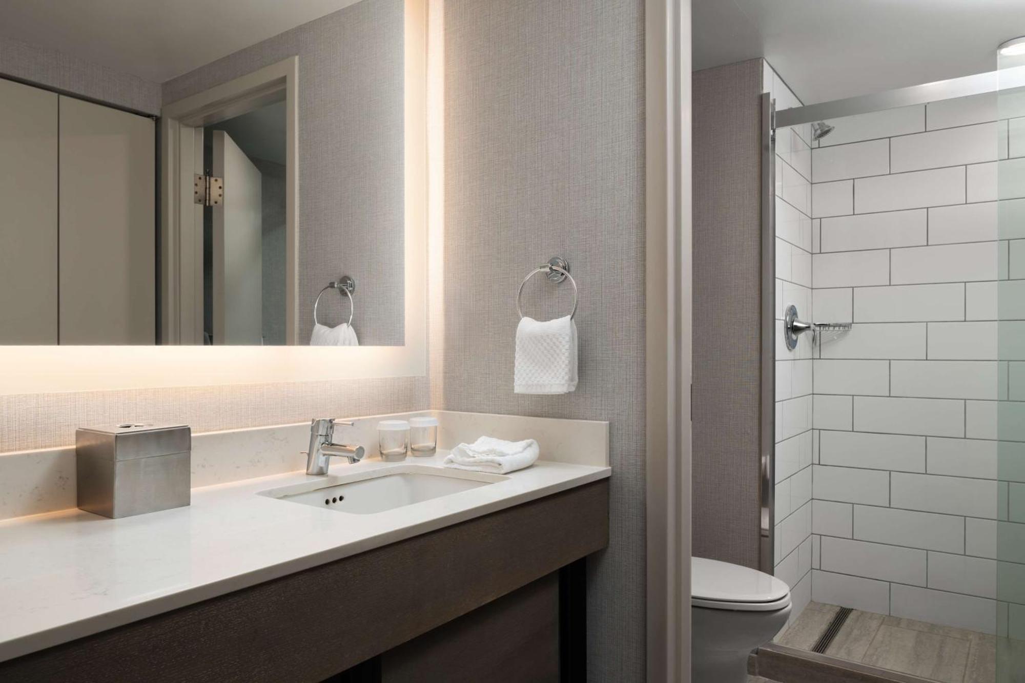Готель Doubletree By Hilton Pittsburgh Airport Moon Township Екстер'єр фото